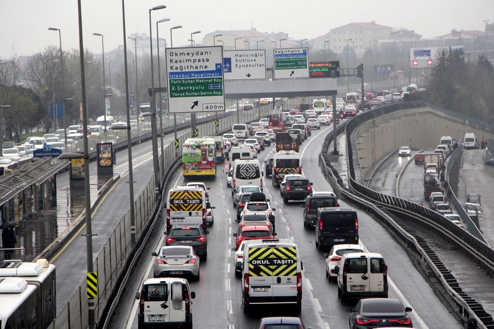 Kısıtlama öncesi toplu taşıma hınca hınç 17