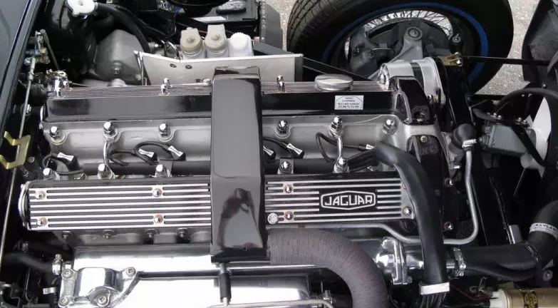Jaguar E-Type 60. Yılını özel seriyle kutluyor 13