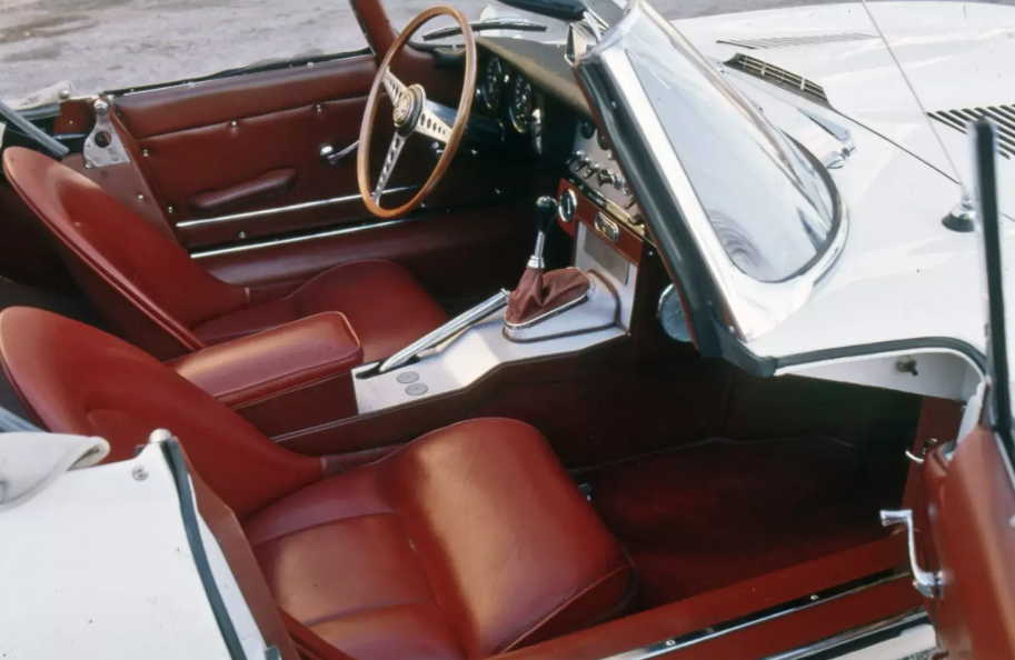 Jaguar E-Type 60. Yılını özel seriyle kutluyor 8