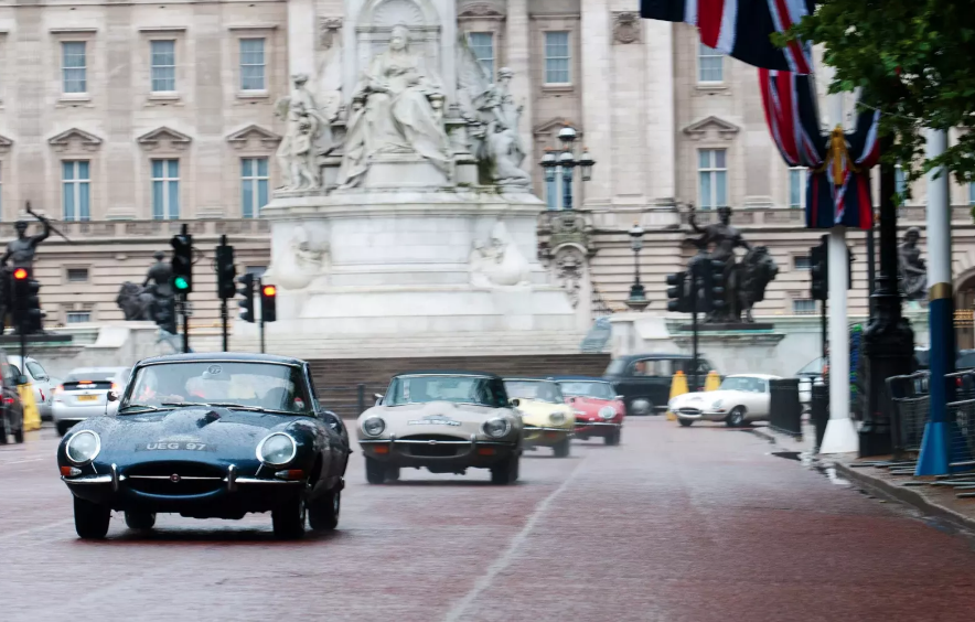 Jaguar E-Type 60. Yılını özel seriyle kutluyor 4