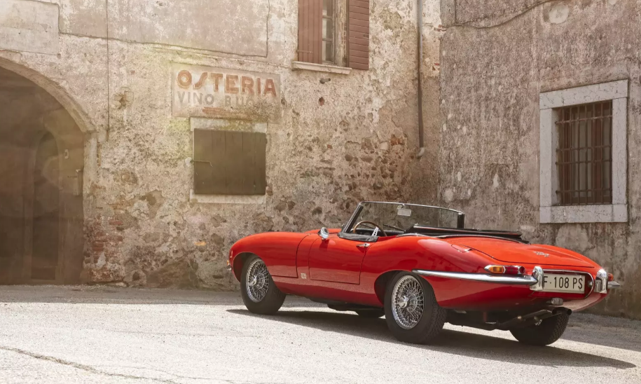 Jaguar E-Type 60. Yılını özel seriyle kutluyor 10