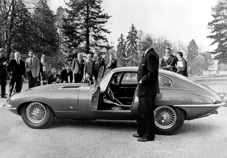 Jaguar E-Type 60. Yılını özel seriyle kutluyor 2