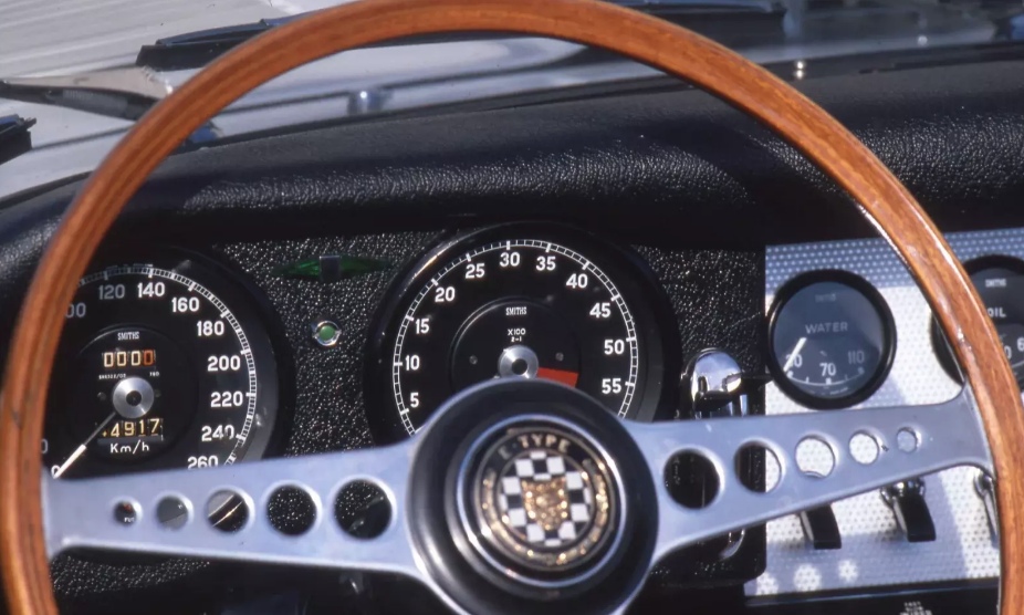 Jaguar E-Type 60. Yılını özel seriyle kutluyor 7