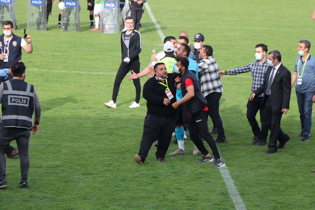 Siirt İl Özel İdare Spor-Dila Gıda Adıyaman 1954 Spor maçı karakolda bitti! 2