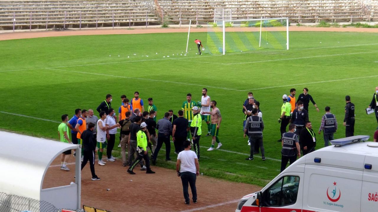 Siirt İl Özel İdare Spor-Dila Gıda Adıyaman 1954 Spor maçı karakolda bitti! 7