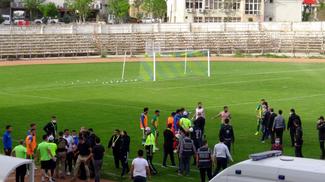 Siirt İl Özel İdare Spor-Dila Gıda Adıyaman 1954 Spor maçı karakolda bitti! 8