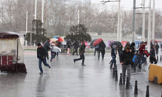 Meteoroloji'den sağanak yağış uyarısı! Çatılar uçaçacak, ağaçlar devrilecek... 4