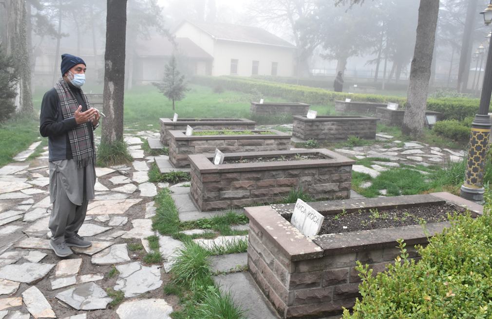 Ertuğrul Gazi'nin türbesini ziyaret etmek için İngiltere'den geldiler 2