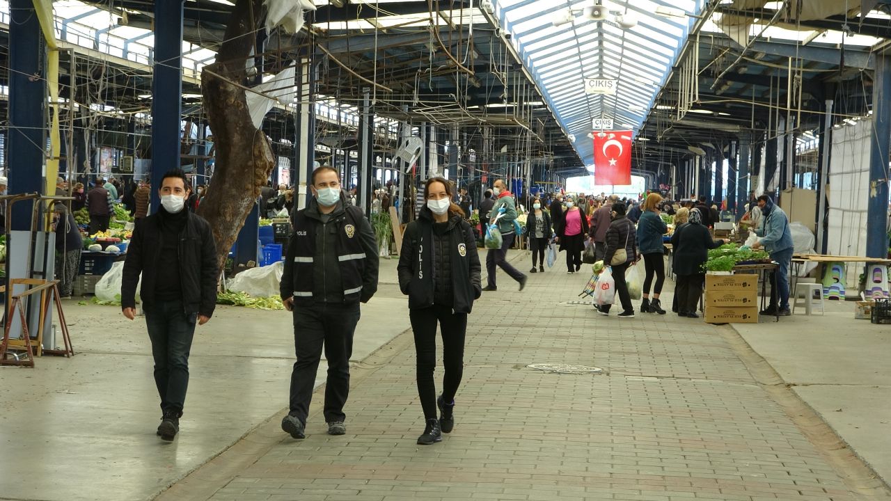 Kapanma öncesi pazara koştular, sosyal mesafeyi unuttular 9