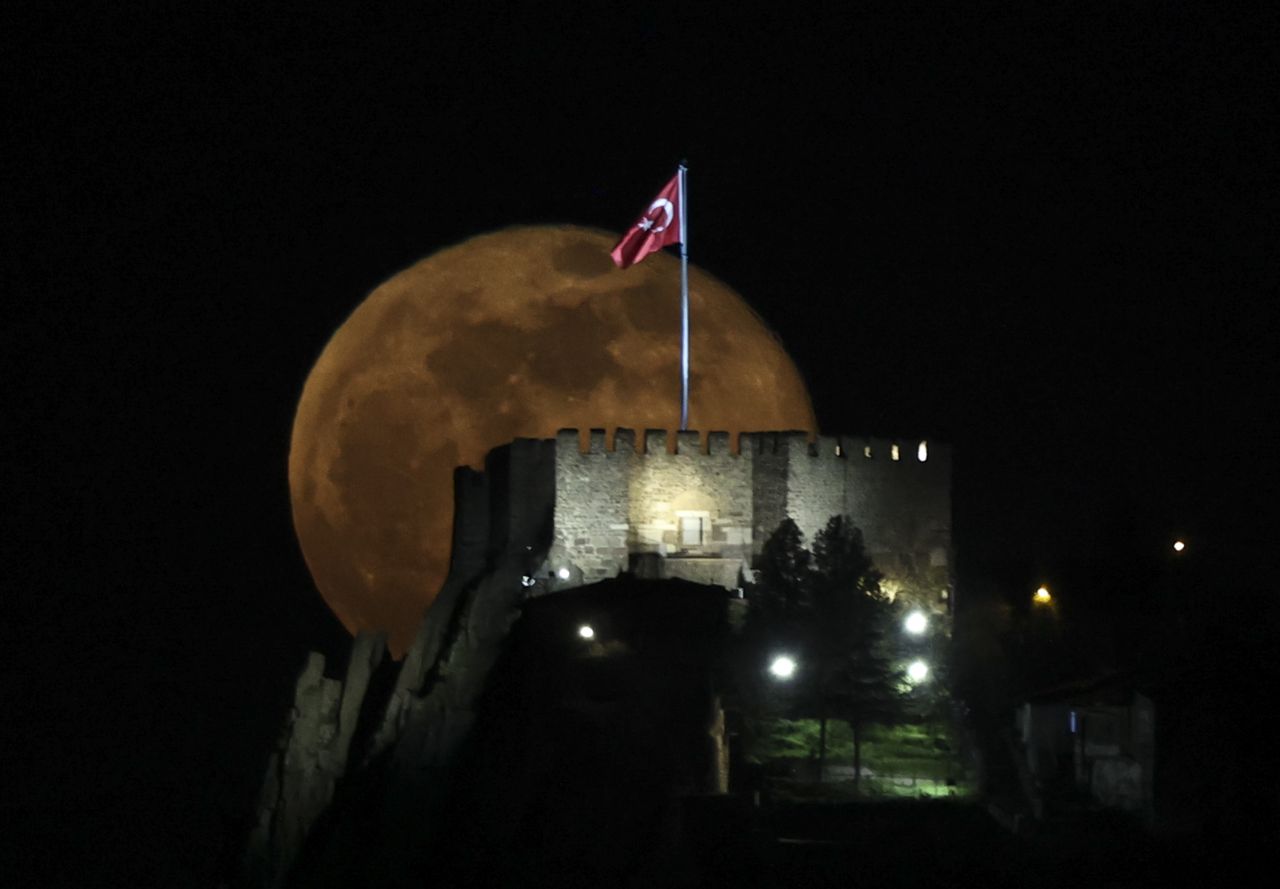 Yılın ilk Süper Ay'ı böyle görüntülendi 4