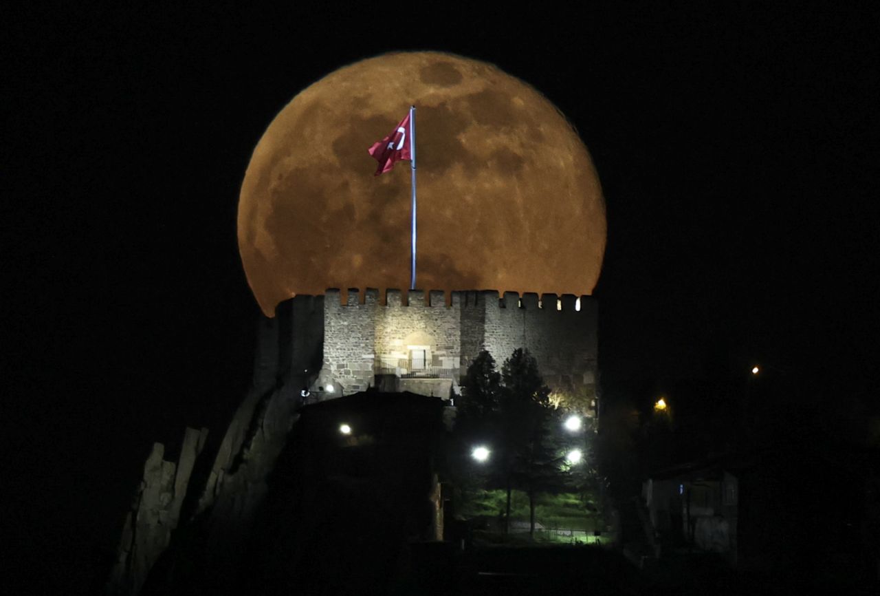 Yılın ilk Süper Ay'ı böyle görüntülendi 5