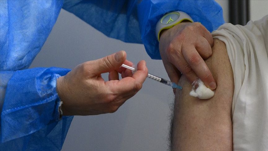 Koronavirüs aşısının yeni yan etkisi ortaya çıktı! Yüzlerce kişi hastaneye başvurdu... 6