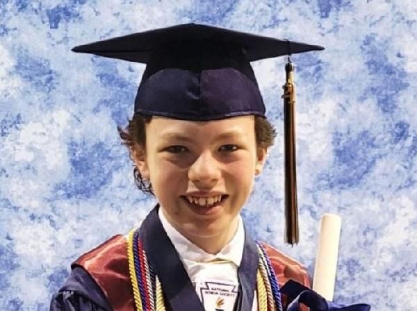 Böylesi görülmedi! 12 yaşındaki çocuk bir hafta arayla liseden ve üniversiteden mezun olacak! 3