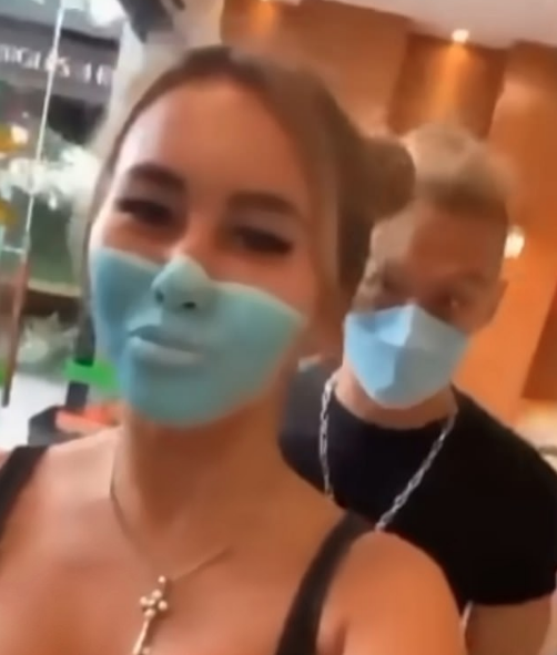 İki YouTuber'ın maske şakası kötü sonuçlandı! 1