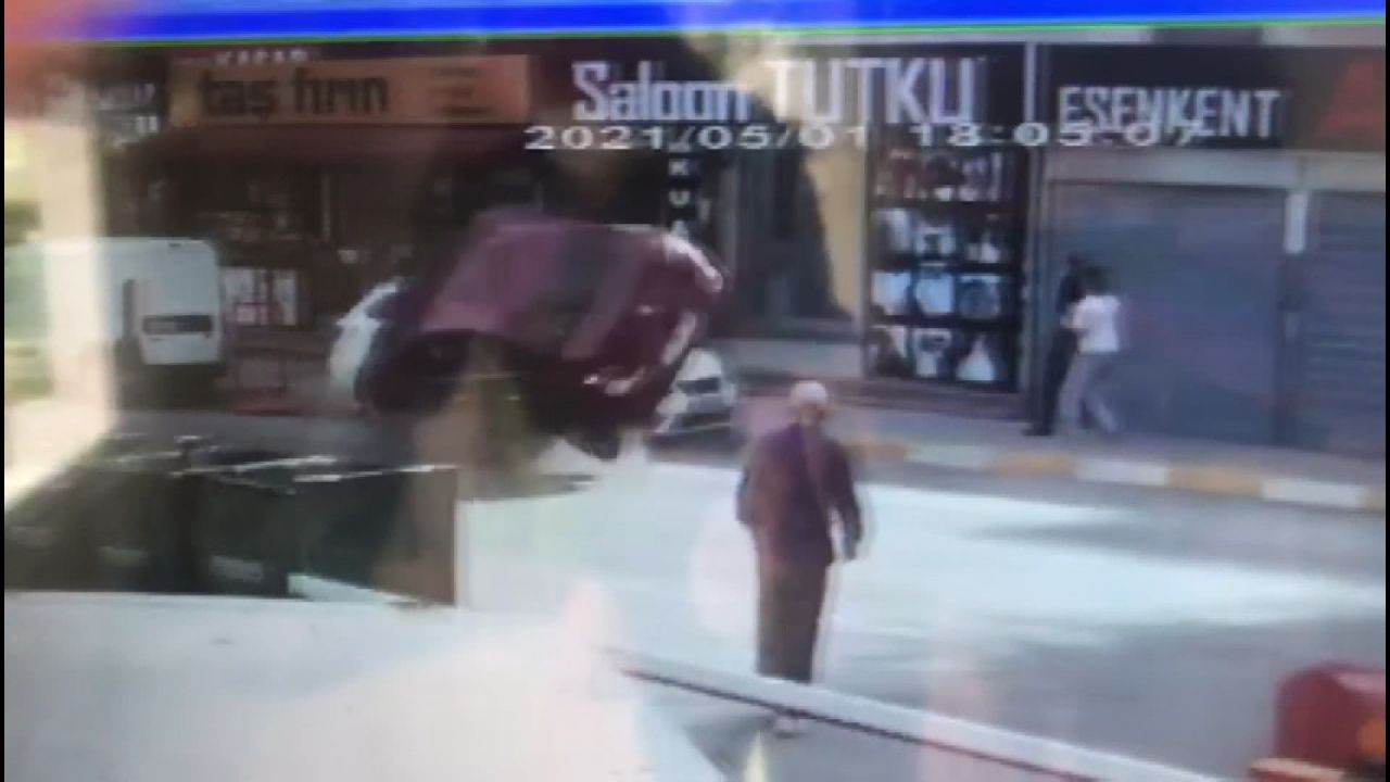 Bomboş yolda otomobiliyle takla attı 2