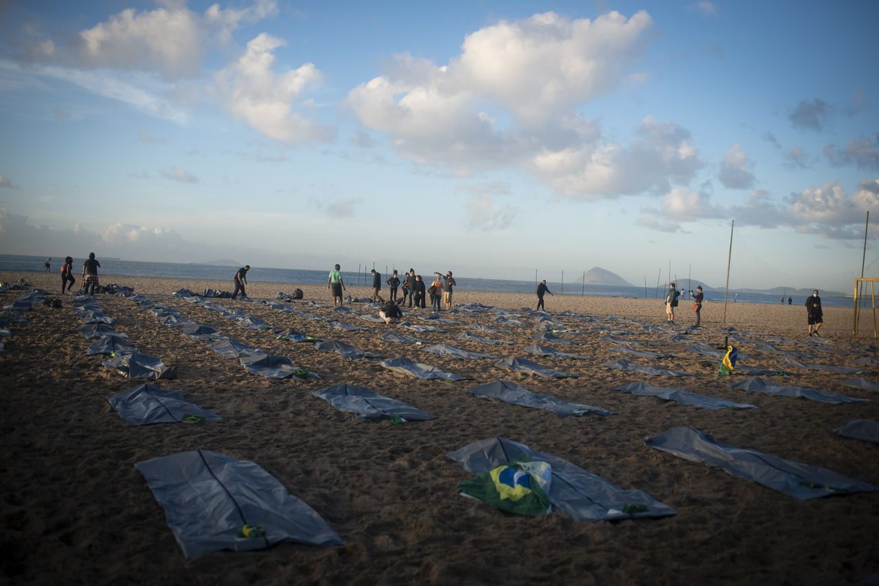 Dünyaca ünlü plajda ceset torbaları 9
