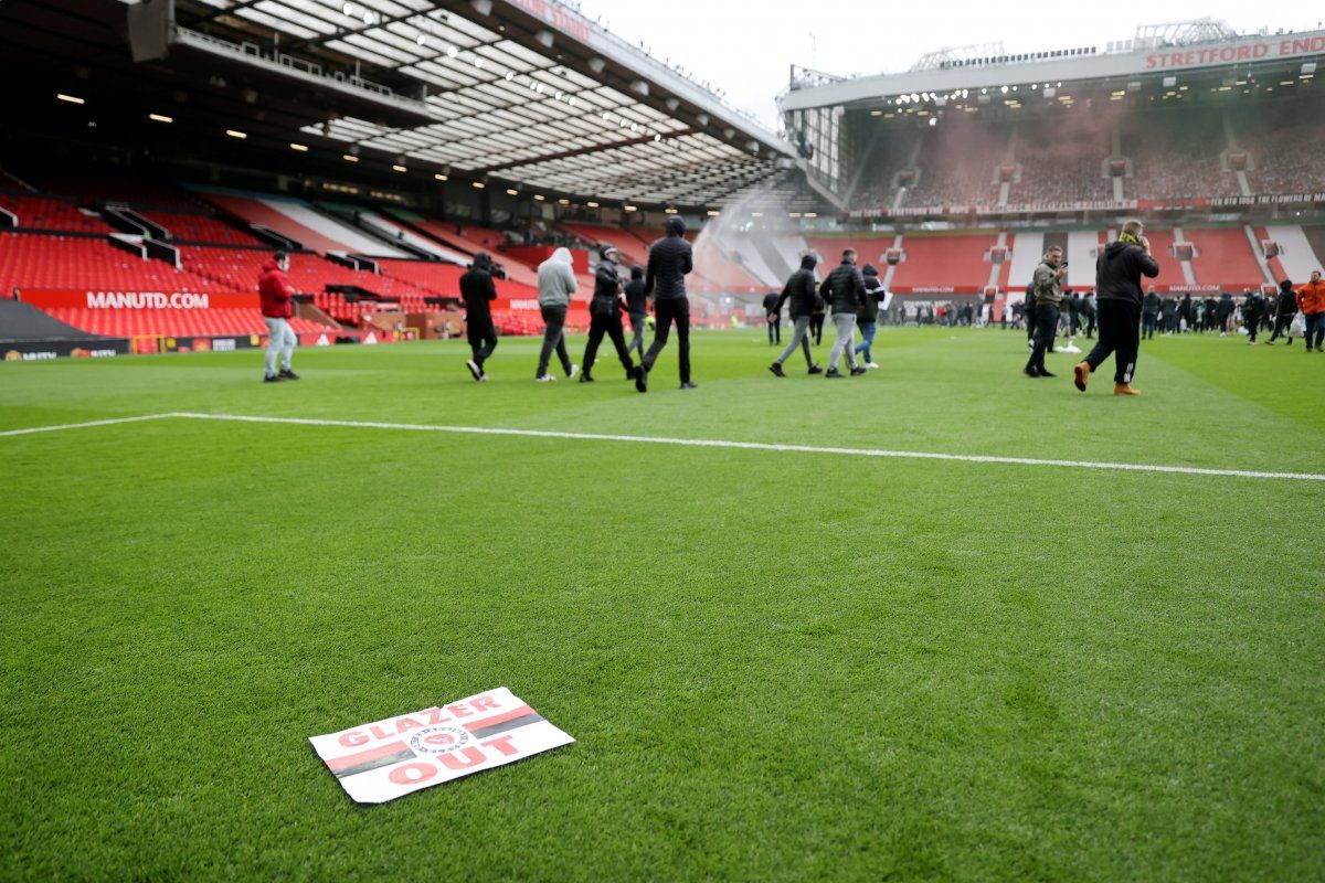 Manchester United taraftarı isyan çıkardı 4