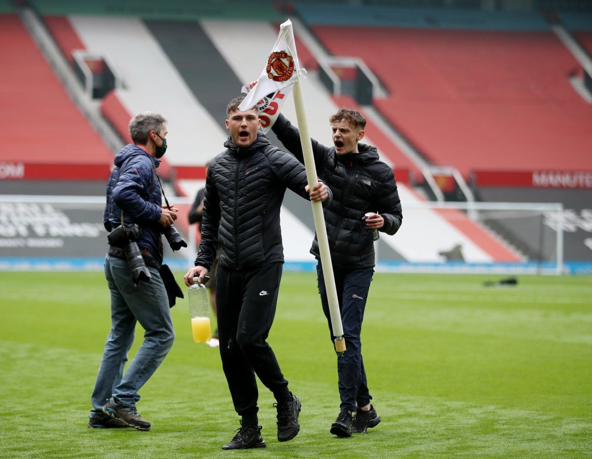 Manchester United taraftarı isyan çıkardı 2