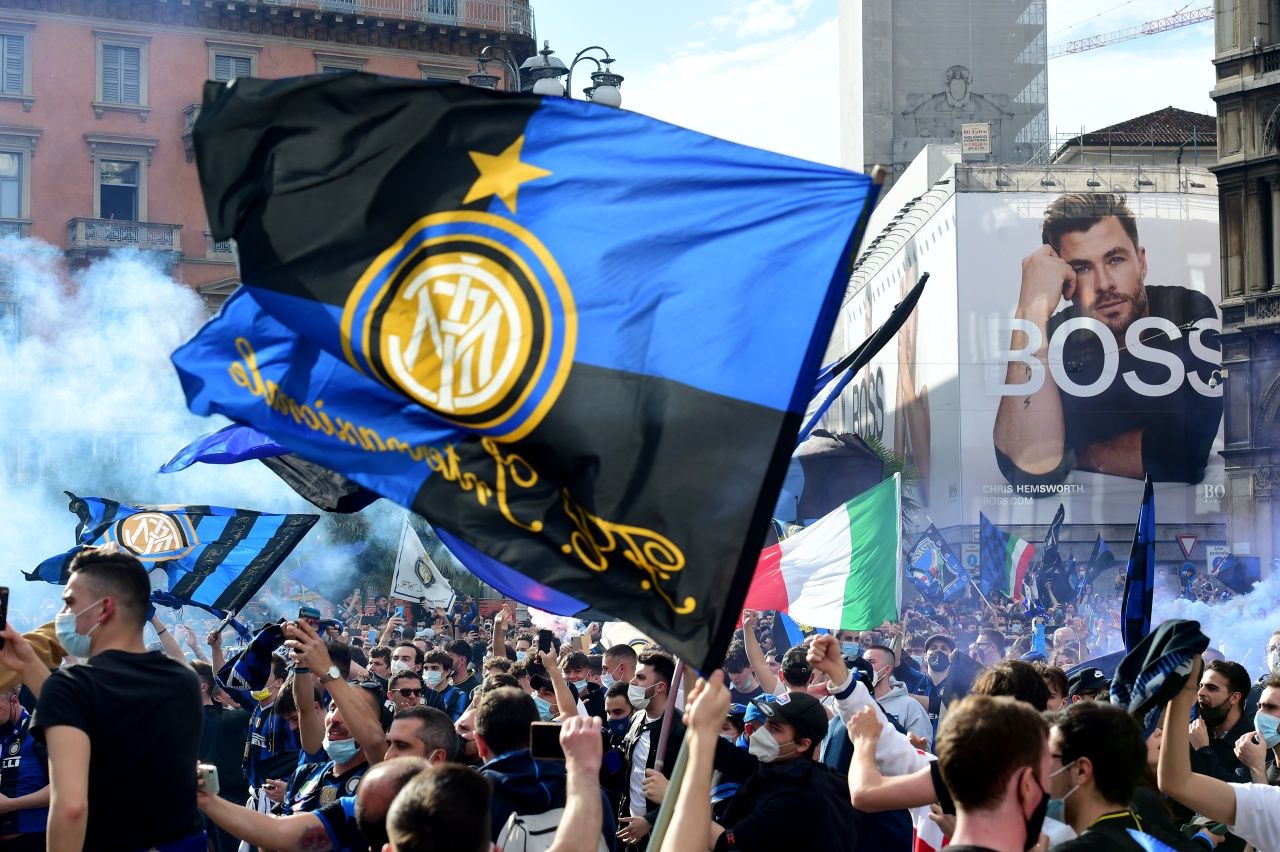 Inter taraftarları Covid-19'u unuttu 18