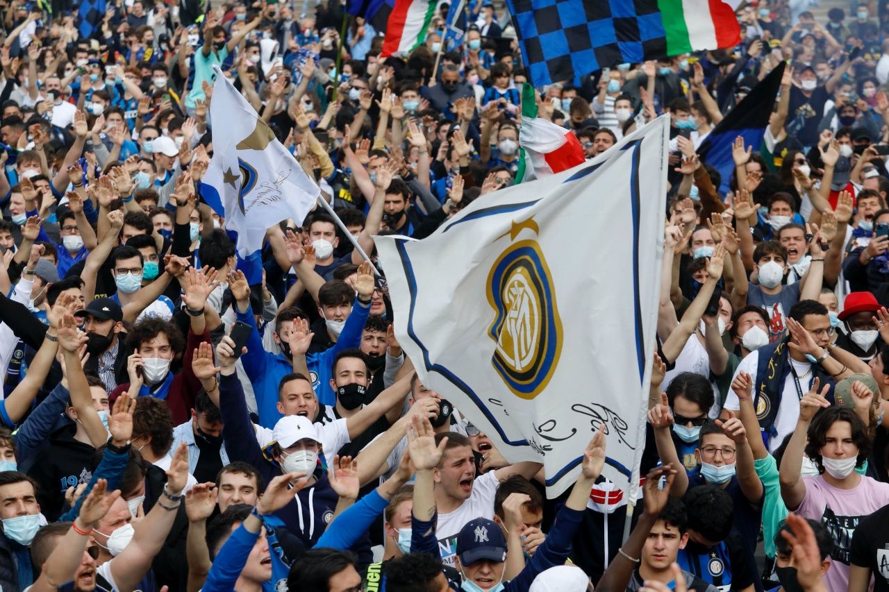 Inter taraftarları Covid-19'u unuttu 14