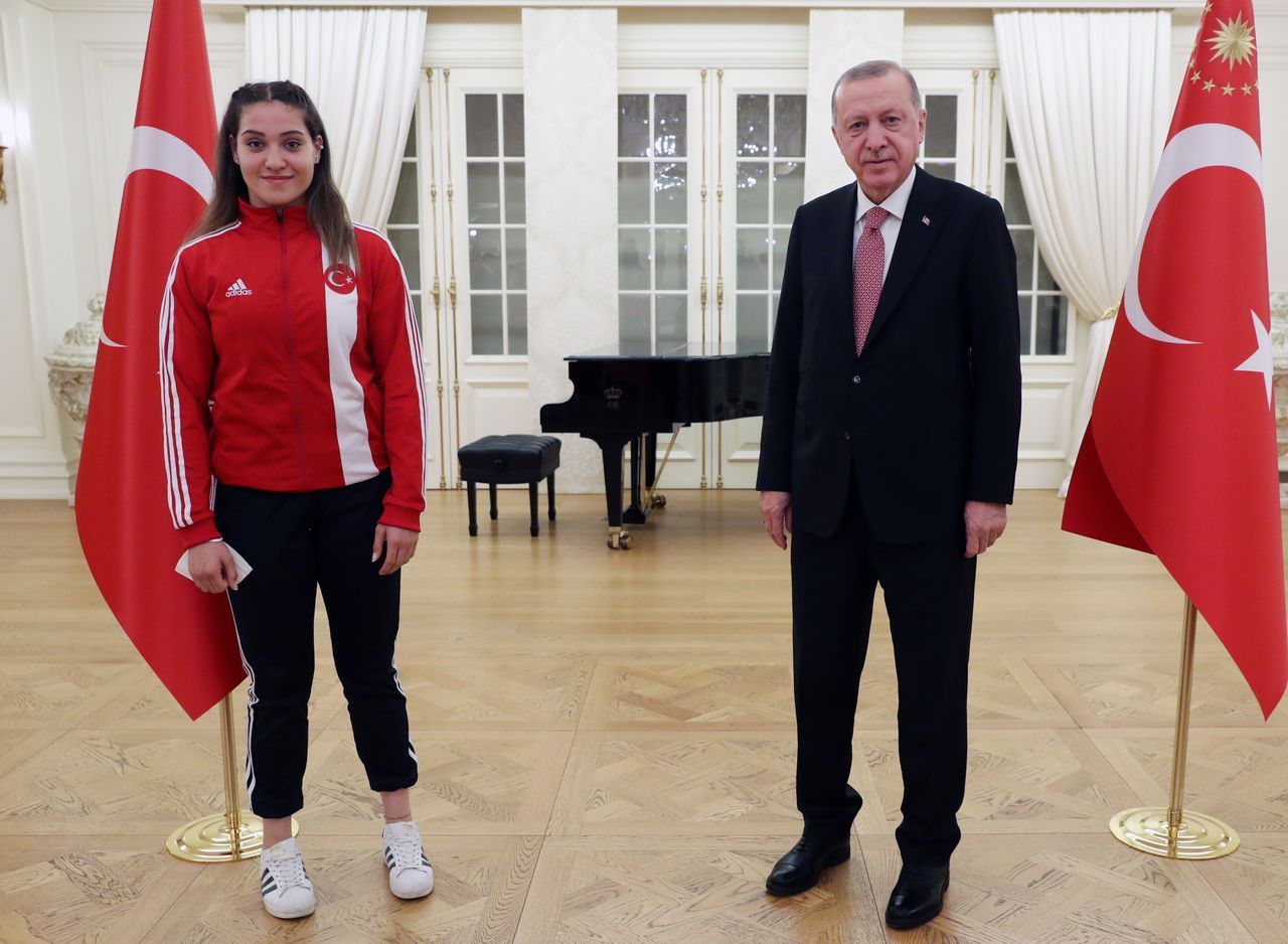 Cumhurbaşkanı Erdoğan, şampiyonlarla iftarda 8