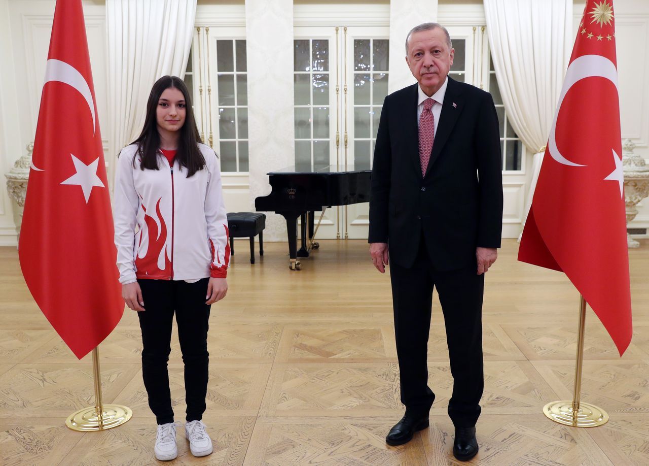 Cumhurbaşkanı Erdoğan, şampiyonlarla iftarda 9