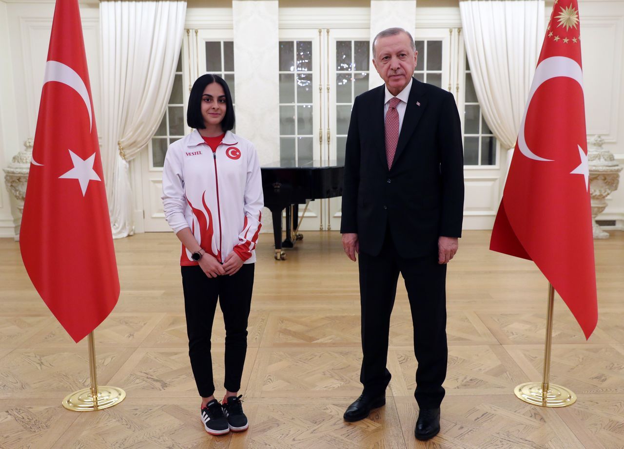 Cumhurbaşkanı Erdoğan, şampiyonlarla iftarda 11