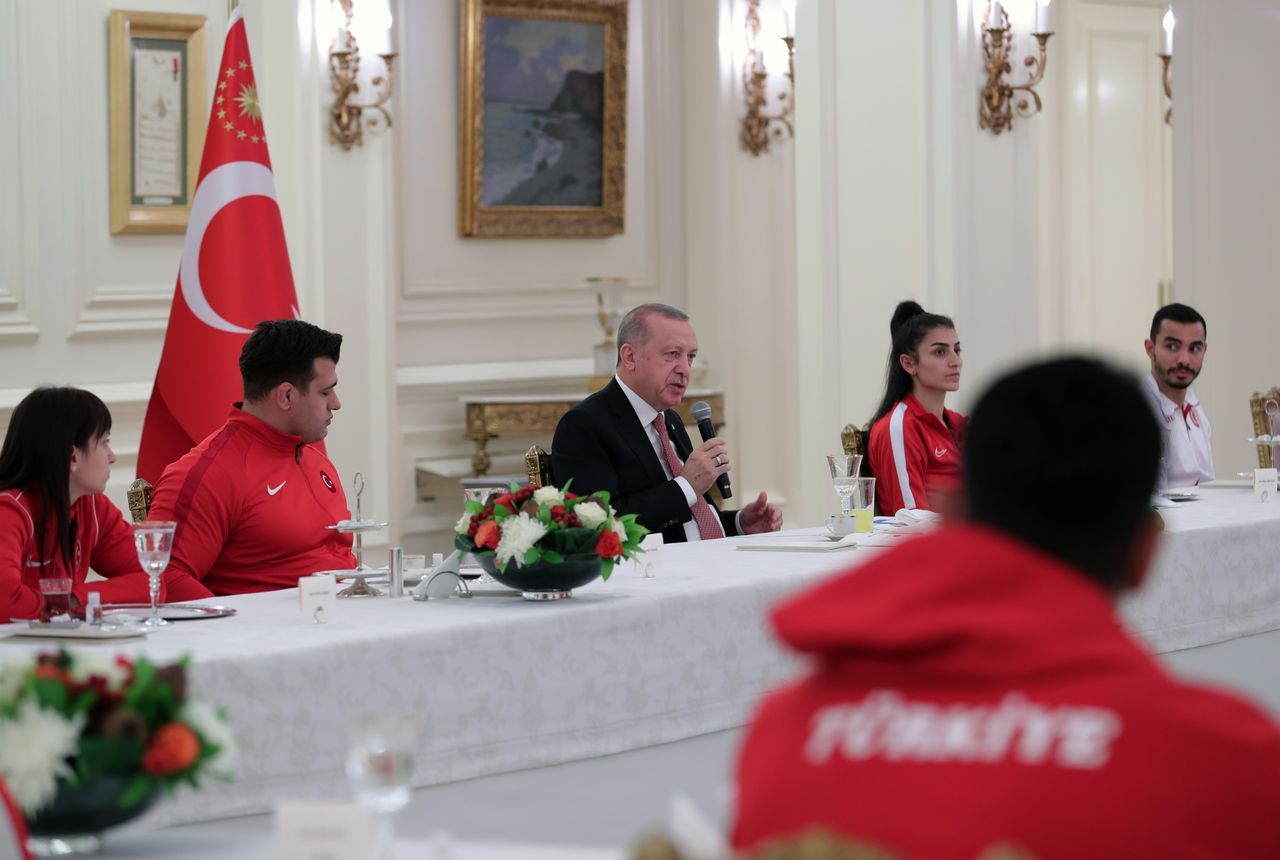 Cumhurbaşkanı Erdoğan, şampiyonlarla iftarda 13