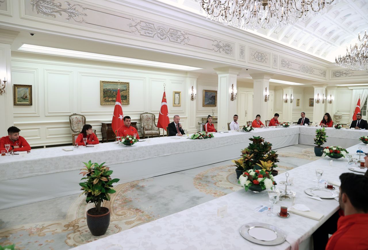 Cumhurbaşkanı Erdoğan, şampiyonlarla iftarda 15