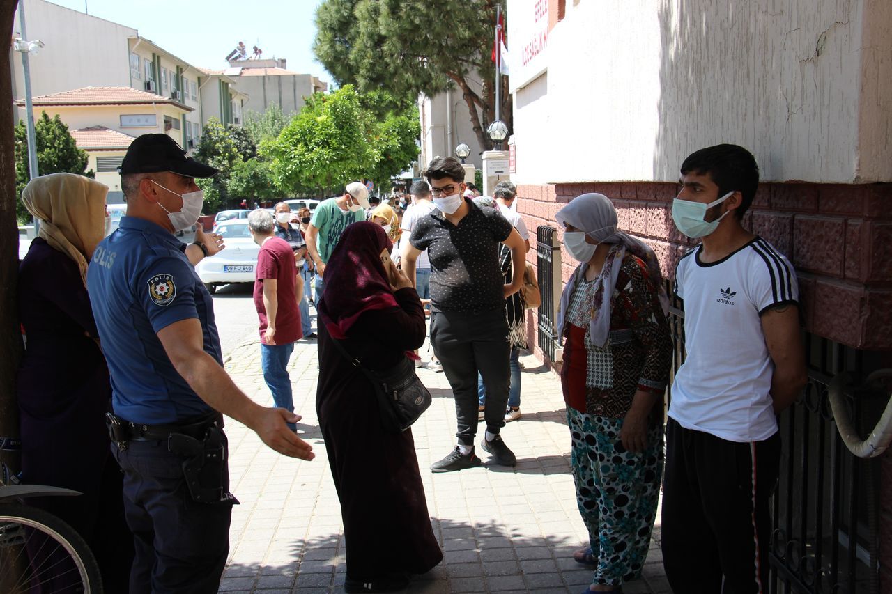 PTT önünde korkutan yoğunluk 3