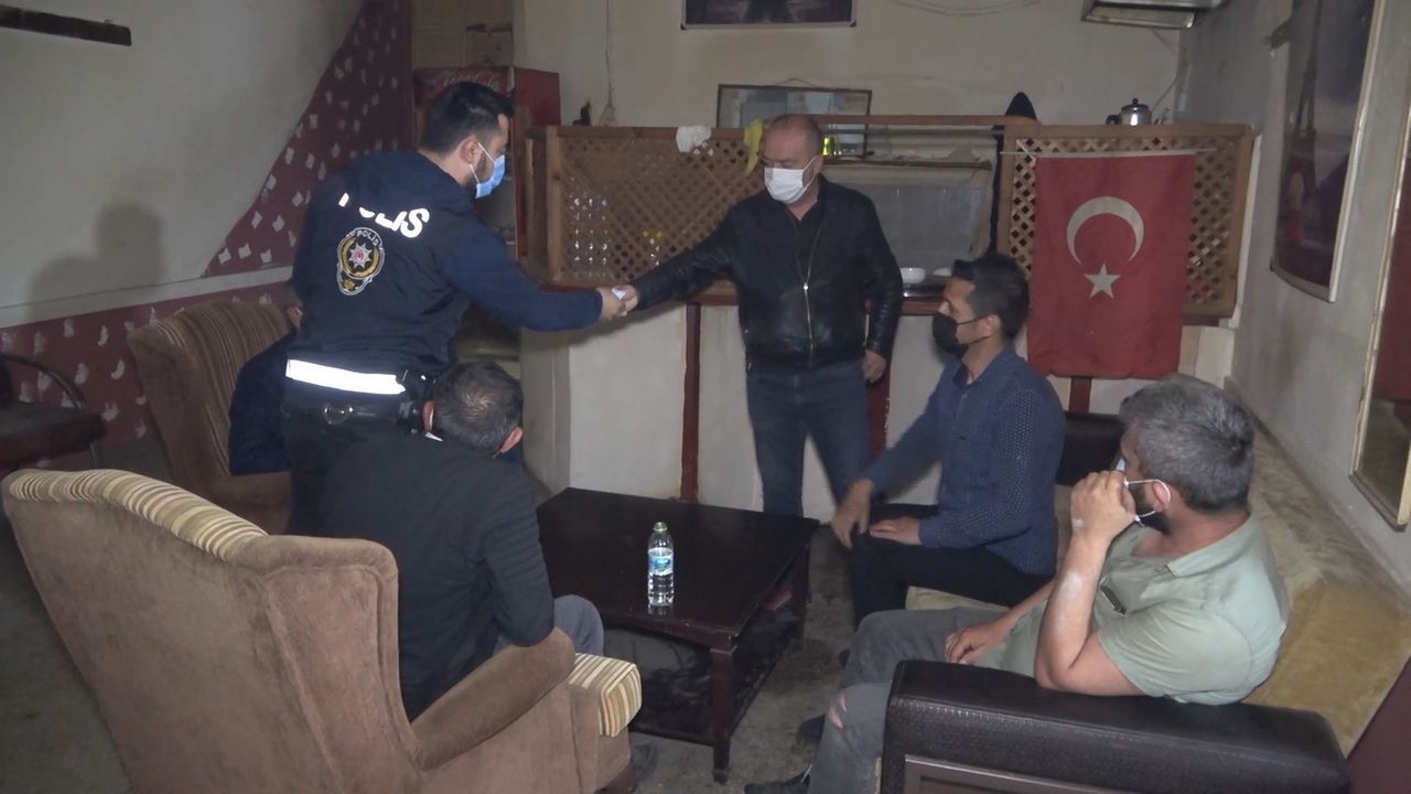 Yakalanmamak için tuvalete saklandılar 1