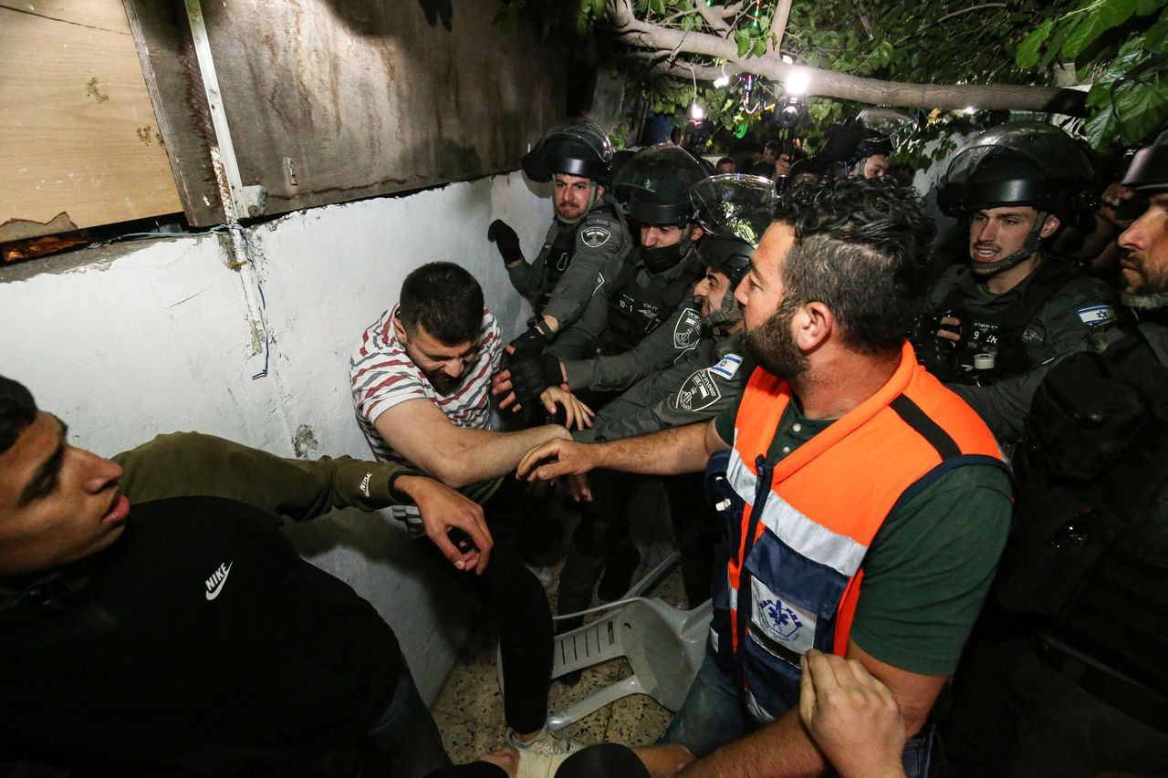 İsrail polisi, Filistinli ailenin evine zorla girdi 5