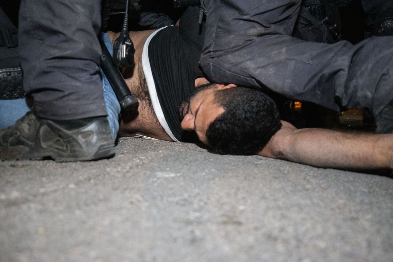 İsrail polisi, Filistinli ailenin evine zorla girdi 9