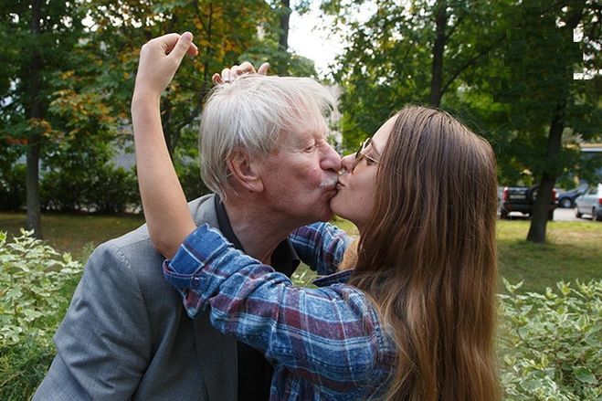 90 yaşındaki Rus oyuncu, kendisinden 48 yaş küçük sevgilisiyle evlenecek! 4