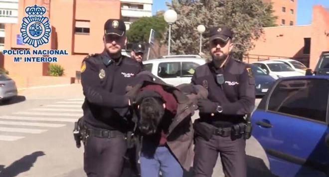 Kan donduran cinayet: Annesini parçalara bölüp yedi! 5