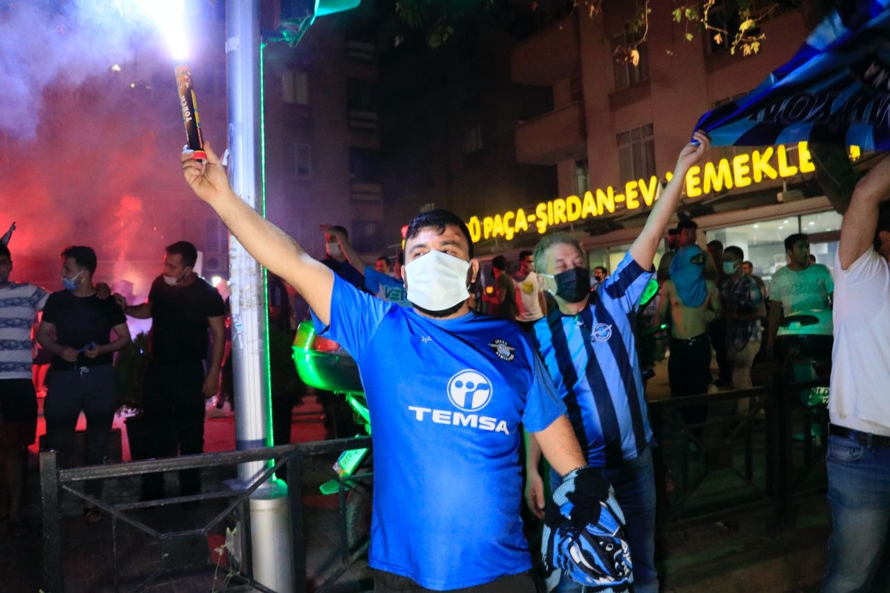 Adana sokakta, şampiyonluk kutluyor 4