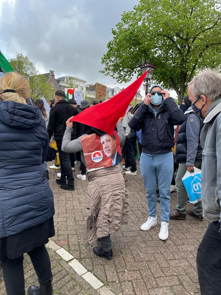 Amsterdam’da Türk bayraklı ve Erdoğan’lı İsrail protestosu! 16