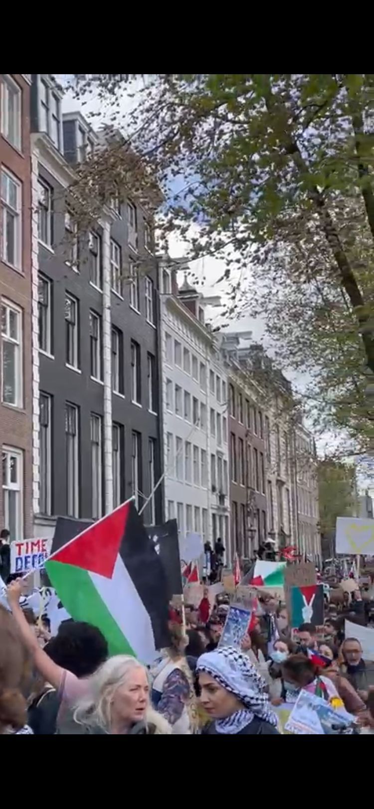 Amsterdam’da Türk bayraklı ve Erdoğan’lı İsrail protestosu! 9