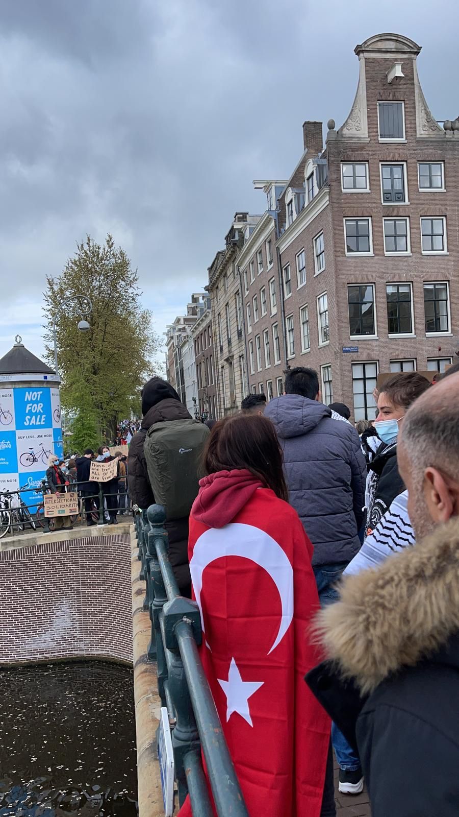 Amsterdam’da Türk bayraklı ve Erdoğan’lı İsrail protestosu! 17