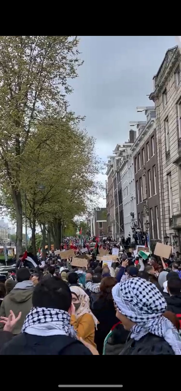 Amsterdam’da Türk bayraklı ve Erdoğan’lı İsrail protestosu! 14