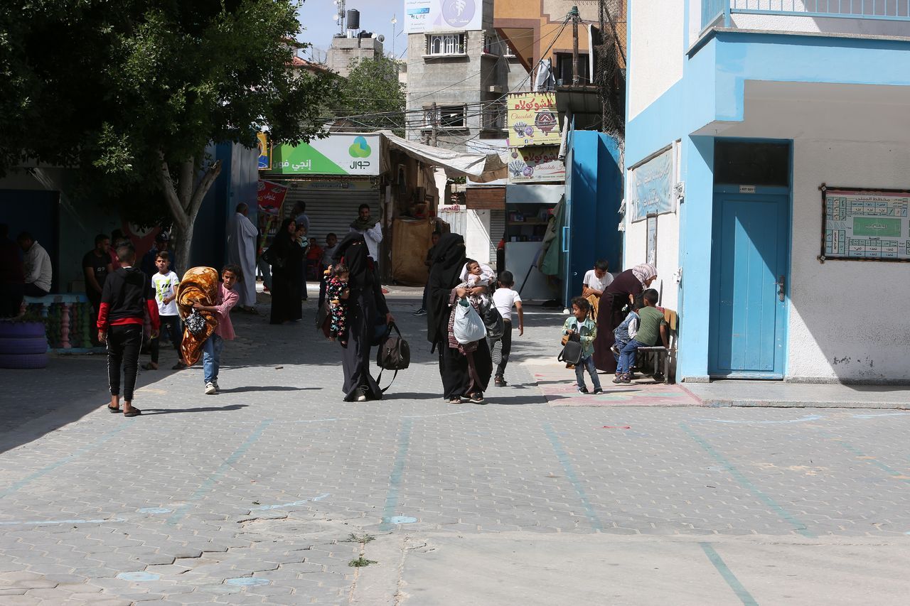 İsrail'in gazabından okullara sığındılar 7