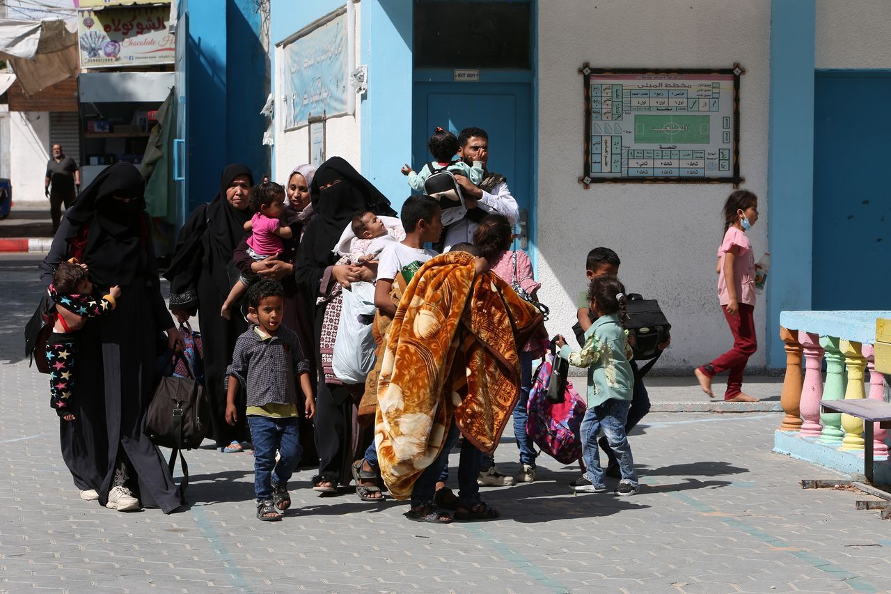 İsrail'in gazabından okullara sığındılar 8