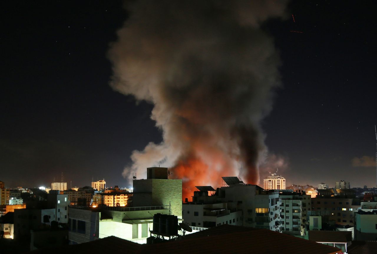 İsrail, siviller uyurken bombaladı 3