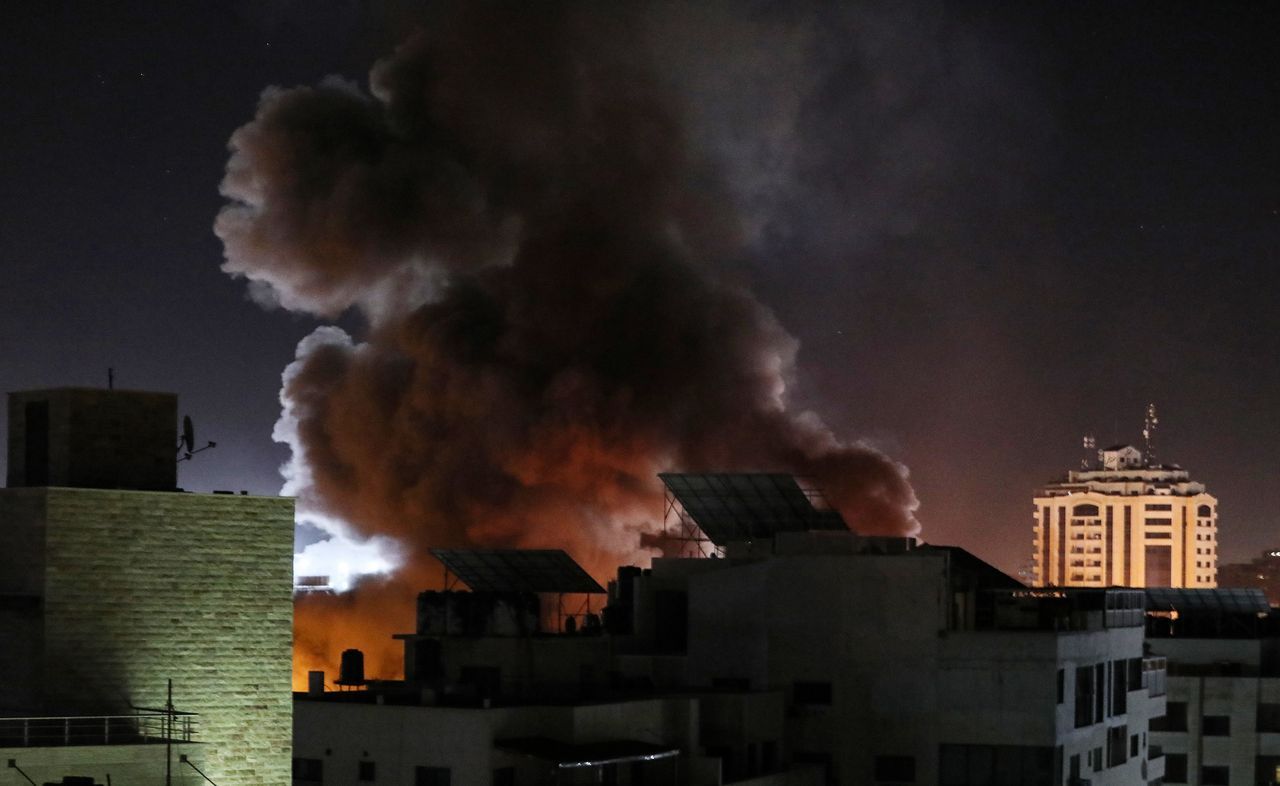 İsrail, siviller uyurken bombaladı 4