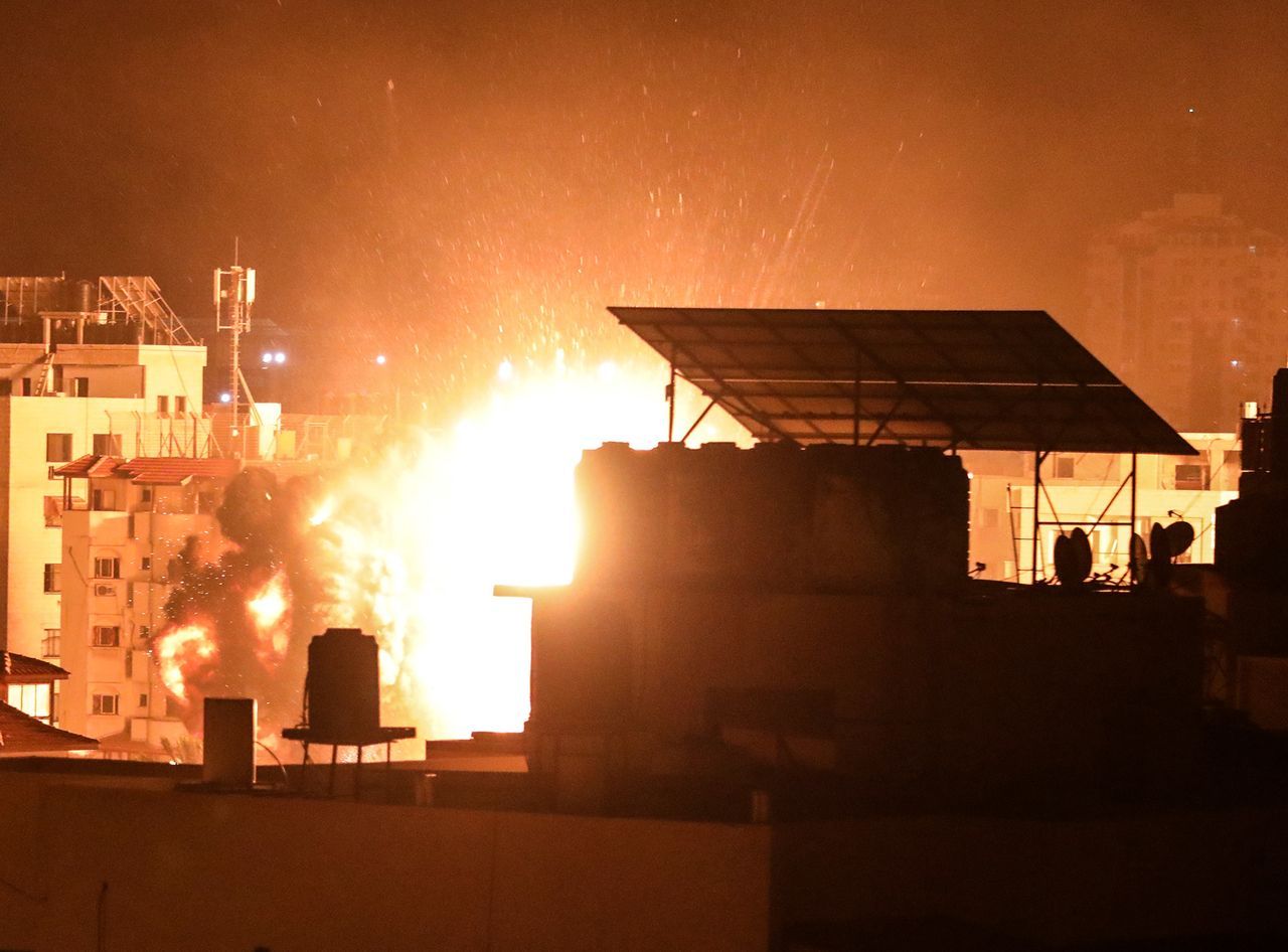İsrail, siviller uyurken bombaladı 7