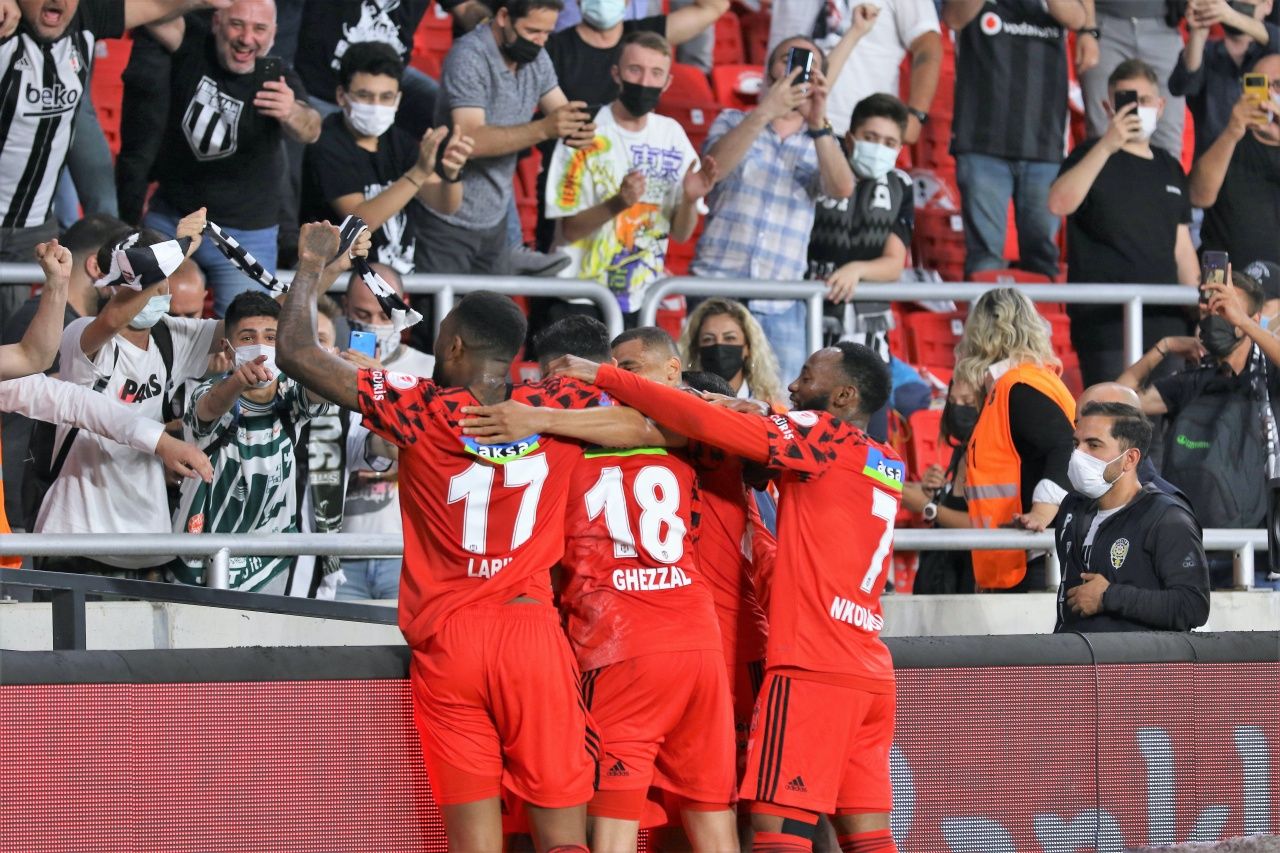 Rachid Ghezzal Kupa finalinde de asist yaptı! 12