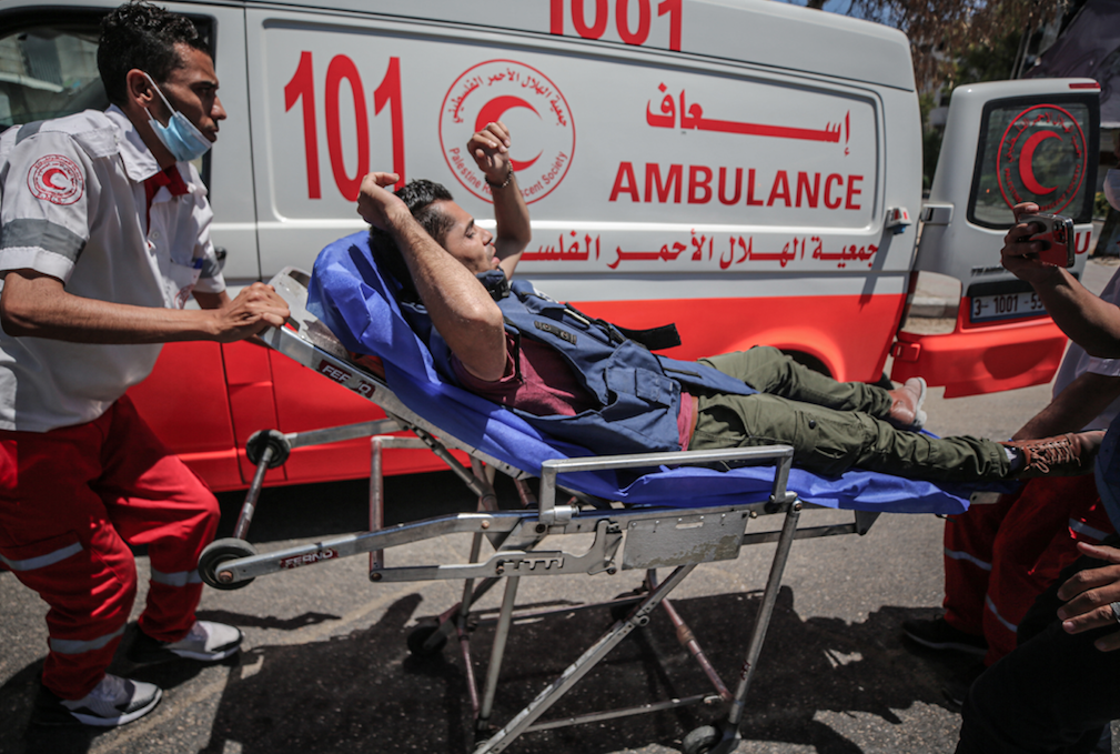 İsrail'in saldırılarında Anadolu Ajansı kameramanı yaralandı 12