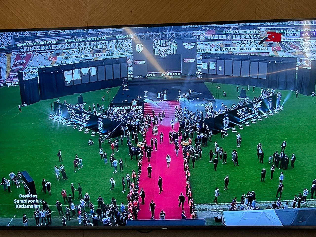Beşiktaş şampiyonluk kutlaması kına gecesine benzedi! 11