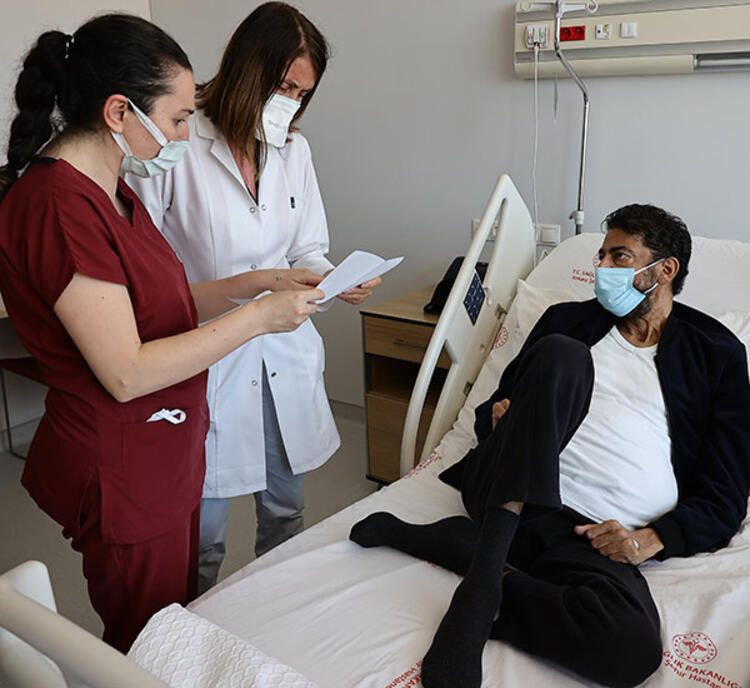 Hakan Taşıyan'ın sağlık durumuyla ilgili sevenlerine iyi haber 11