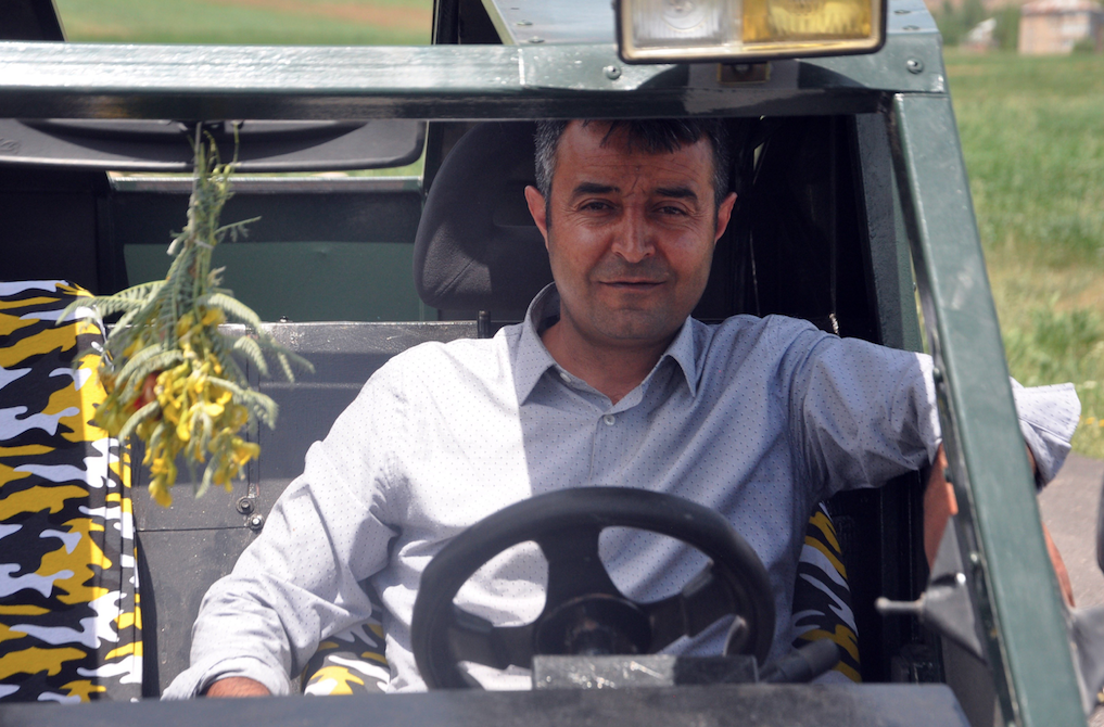 Yüksekovalı çobandan 'Hummer' araba 2